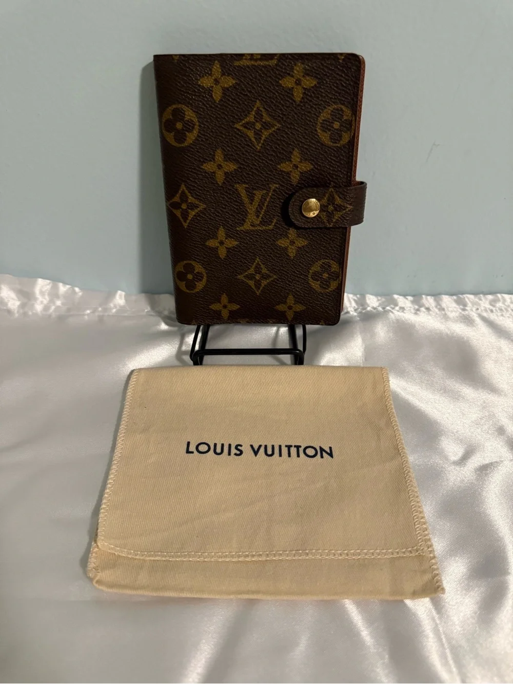 Louis Vuitton Authentic Agenda w/paper in Brown and Gold! With COA & Dust Bag!